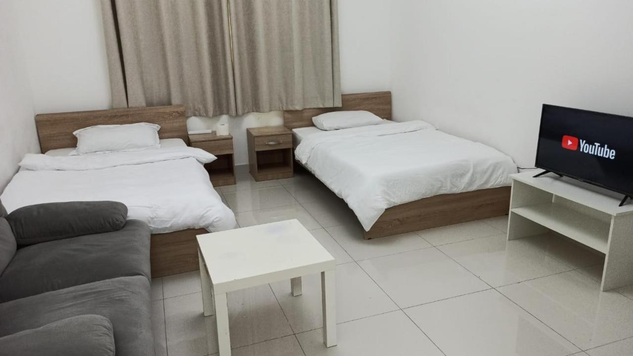 Cozy Rooms And Small Partitions For Men Guests In Dubaj Kültér fotó