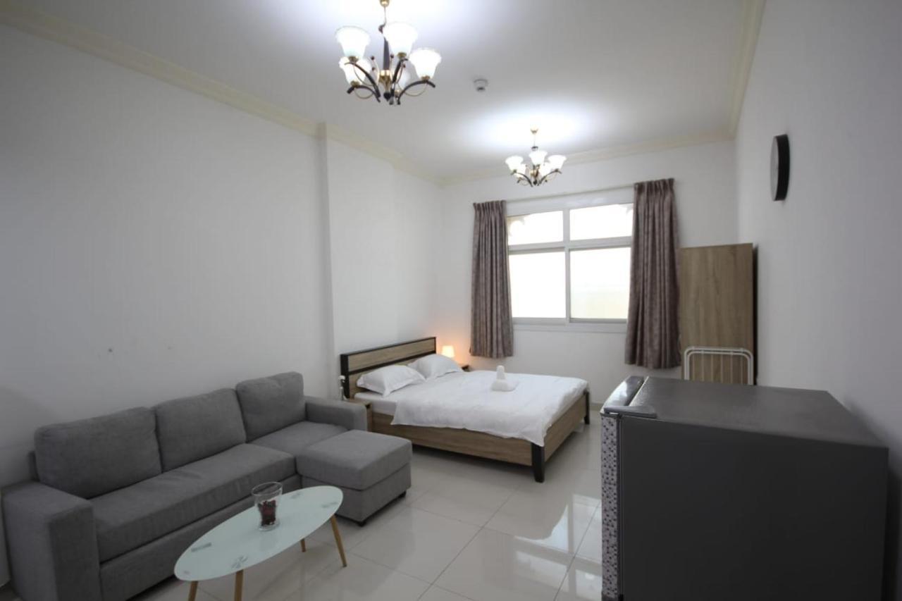 Cozy Rooms And Small Partitions For Men Guests In Dubaj Kültér fotó