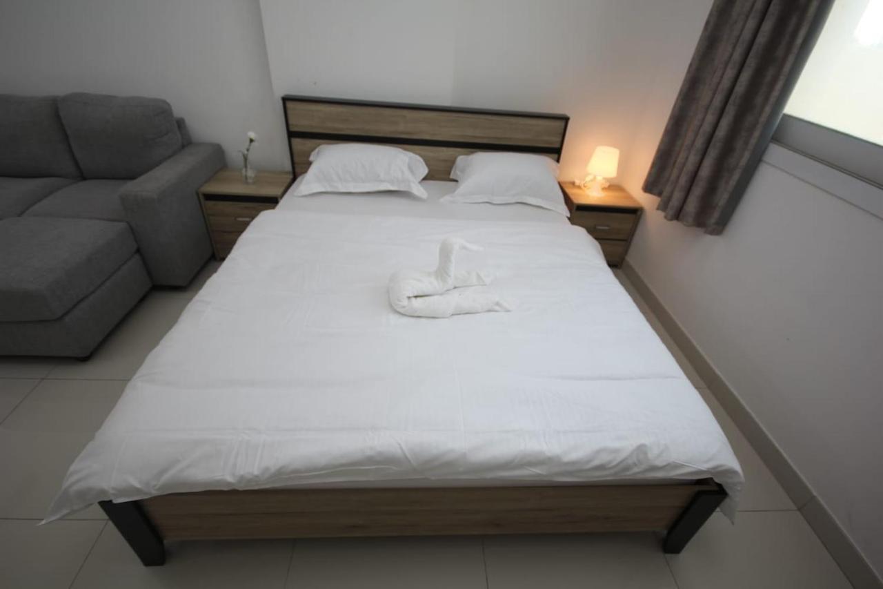 Cozy Rooms And Small Partitions For Men Guests In Dubaj Kültér fotó