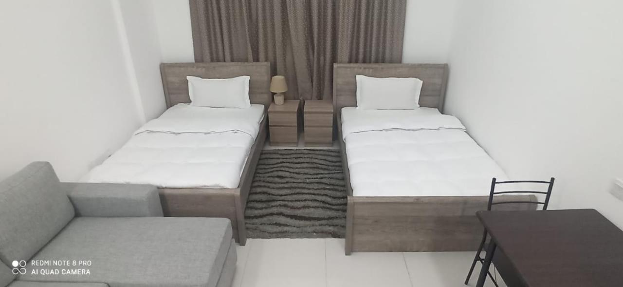 Cozy Rooms And Small Partitions For Men Guests In Dubaj Kültér fotó