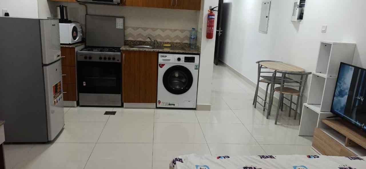 Cozy Rooms And Small Partitions For Men Guests In Dubaj Kültér fotó