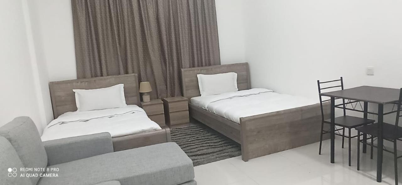 Cozy Rooms And Small Partitions For Men Guests In Dubaj Kültér fotó