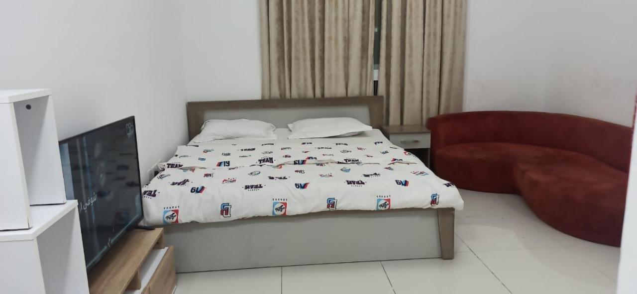 Cozy Rooms And Small Partitions For Men Guests In Dubaj Kültér fotó