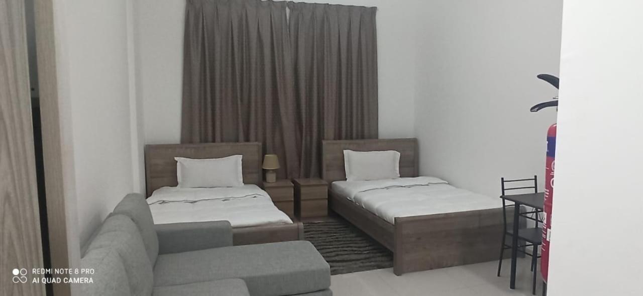 Cozy Rooms And Small Partitions For Men Guests In Dubaj Kültér fotó