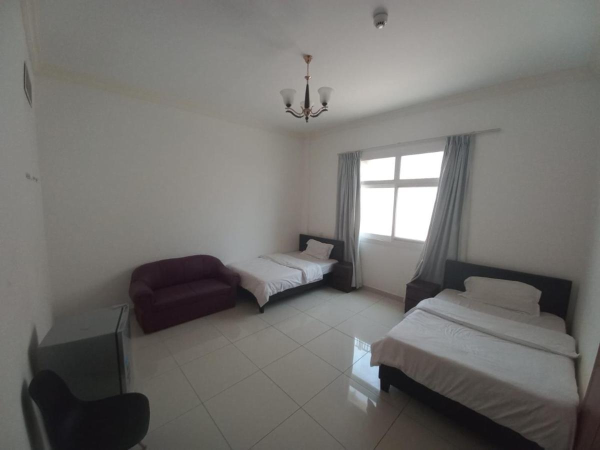 Cozy Rooms And Small Partitions For Men Guests In Dubaj Kültér fotó