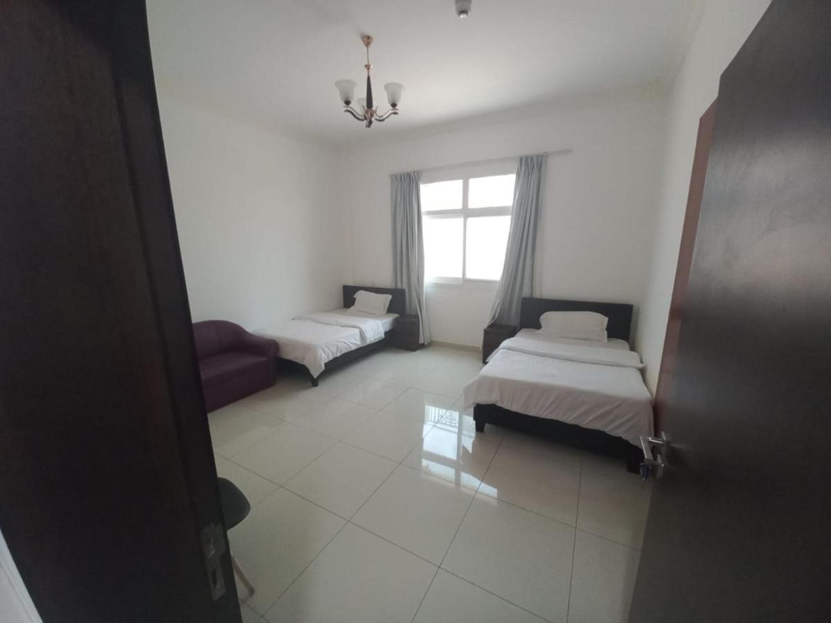 Cozy Rooms And Small Partitions For Men Guests In Dubaj Kültér fotó