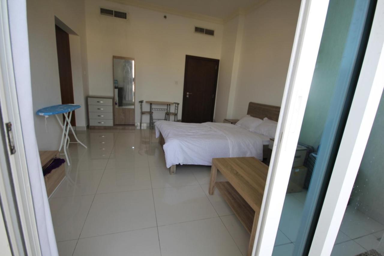 Cozy Rooms And Small Partitions For Men Guests In Dubaj Kültér fotó