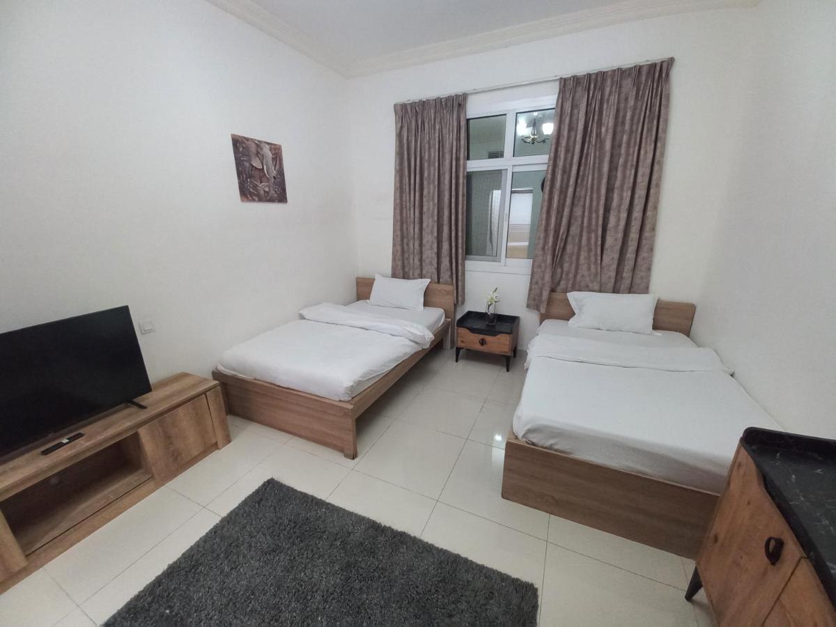 Cozy Rooms And Small Partitions For Men Guests In Dubaj Kültér fotó