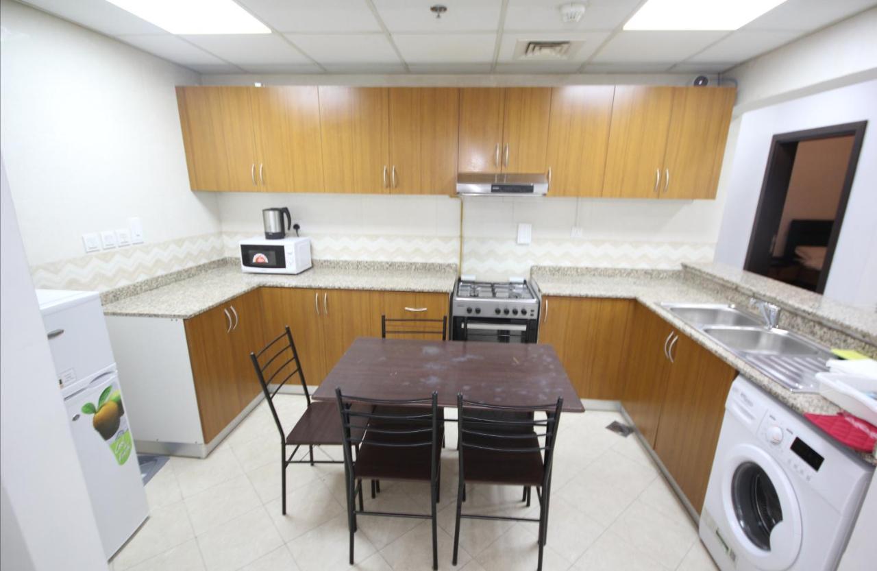 Cozy Rooms And Small Partitions For Men Guests In Dubaj Kültér fotó