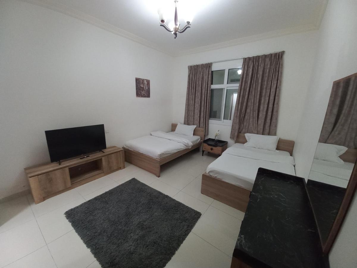 Cozy Rooms And Small Partitions For Men Guests In Dubaj Kültér fotó