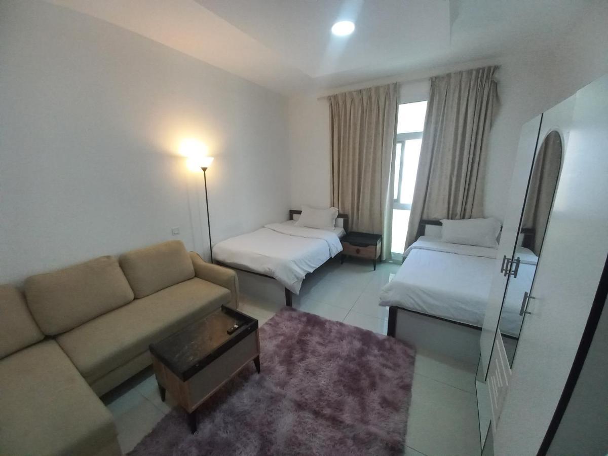 Cozy Rooms And Small Partitions For Men Guests In Dubaj Kültér fotó