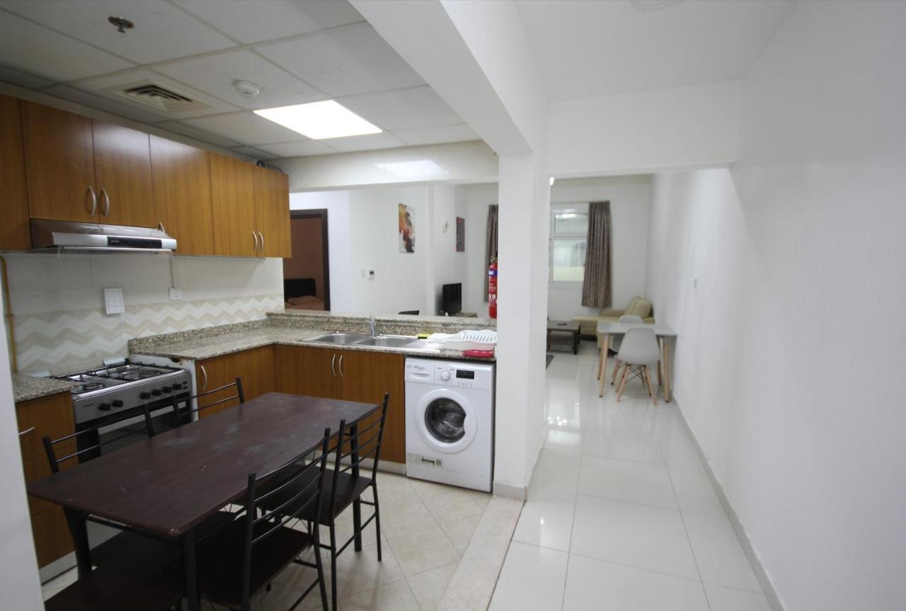 Cozy Rooms And Small Partitions For Men Guests In Dubaj Kültér fotó