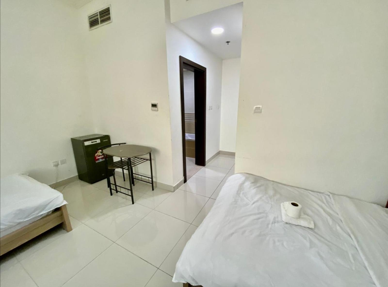 Cozy Rooms And Small Partitions For Men Guests In Dubaj Kültér fotó