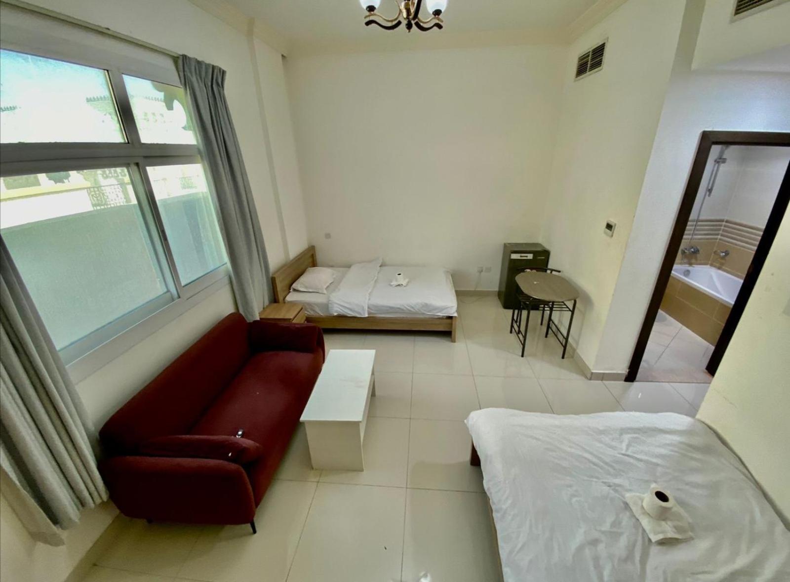 Cozy Rooms And Small Partitions For Men Guests In Dubaj Kültér fotó
