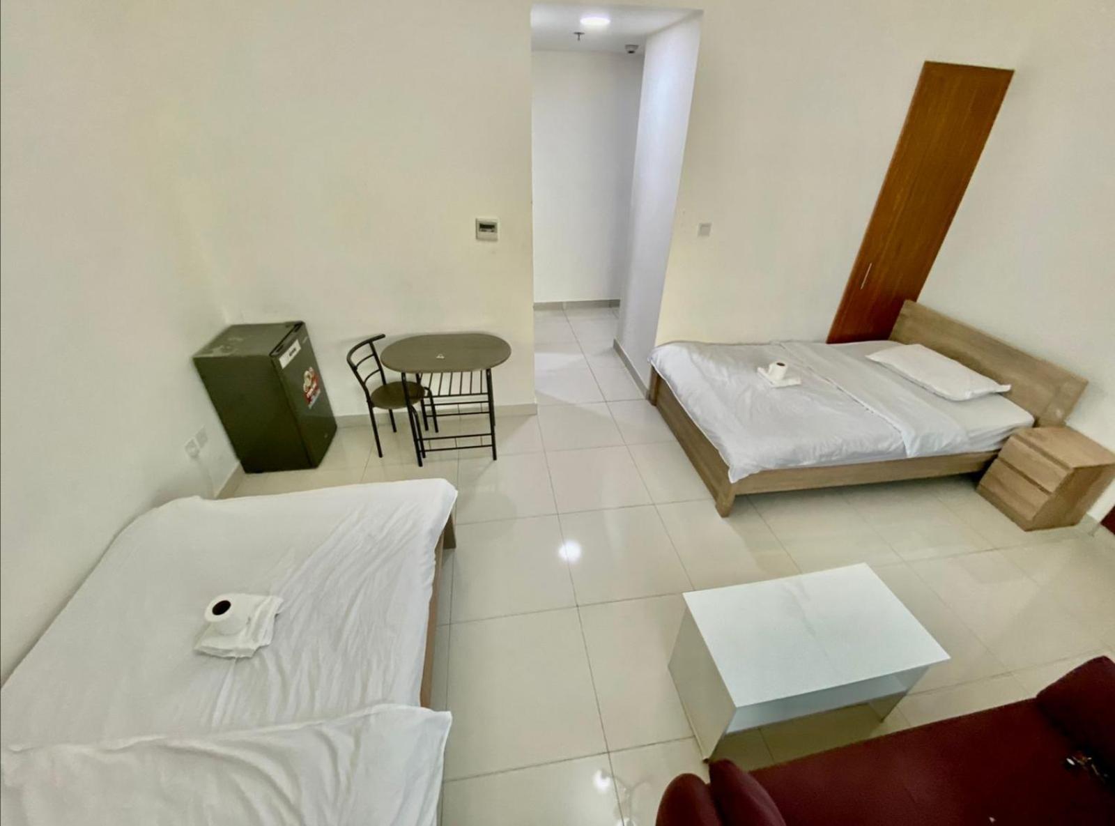 Cozy Rooms And Small Partitions For Men Guests In Dubaj Kültér fotó