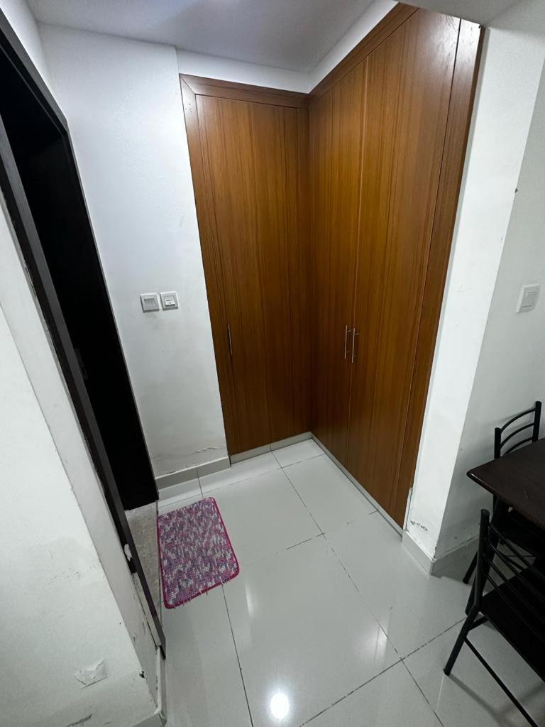 Cozy Rooms And Small Partitions For Men Guests In Dubaj Kültér fotó