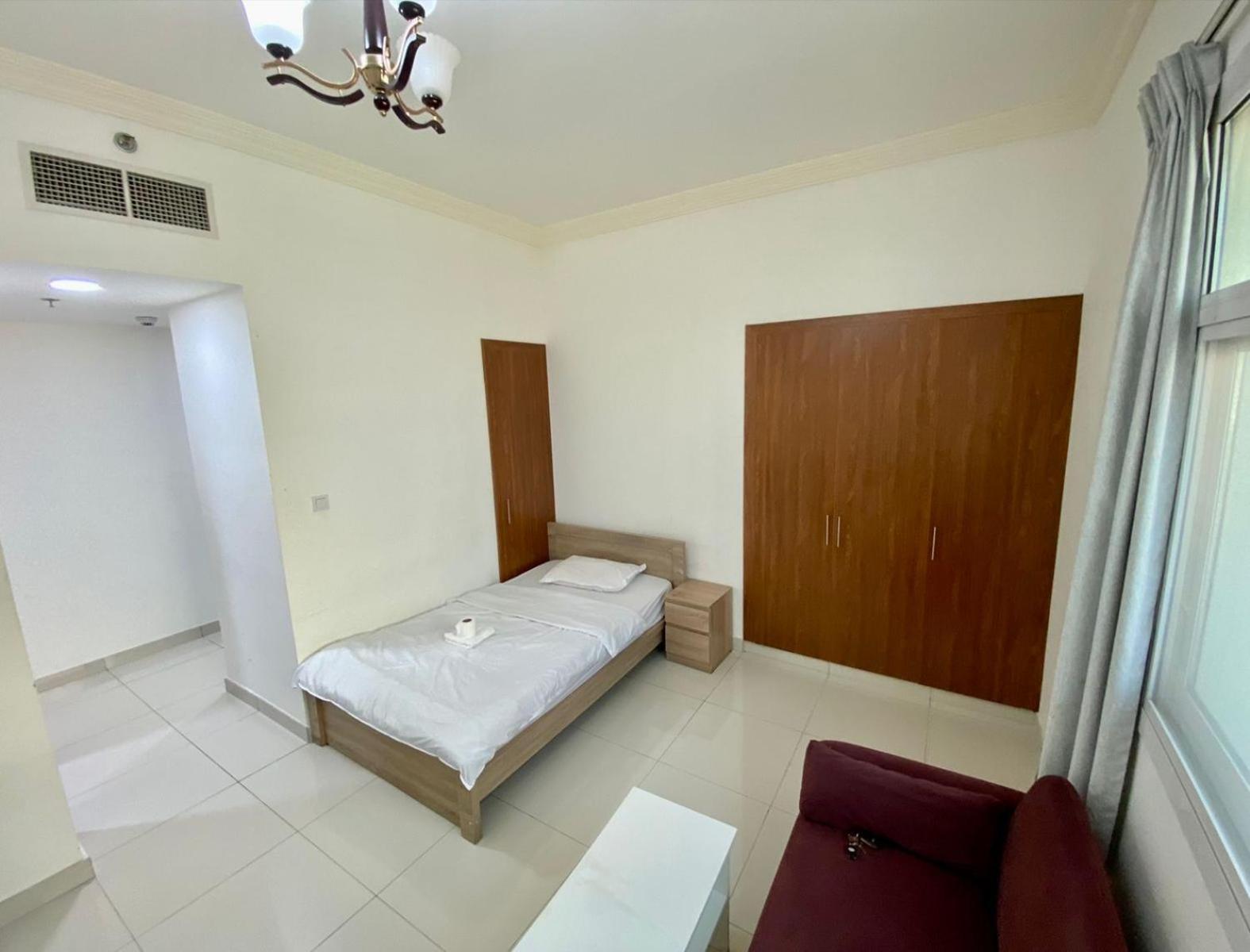 Cozy Rooms And Small Partitions For Men Guests In Dubaj Kültér fotó