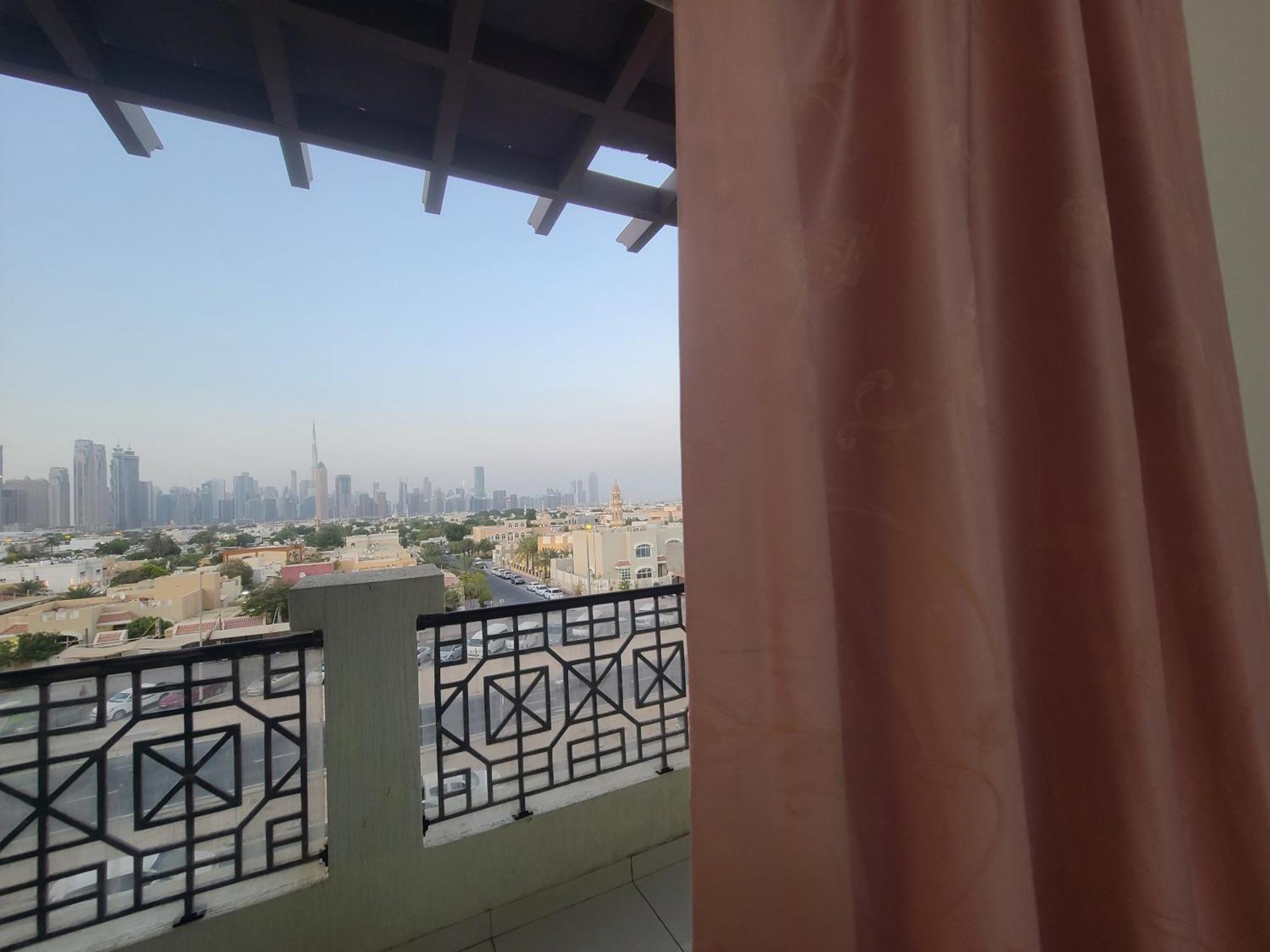 Cozy Rooms And Small Partitions For Men Guests In Dubaj Kültér fotó