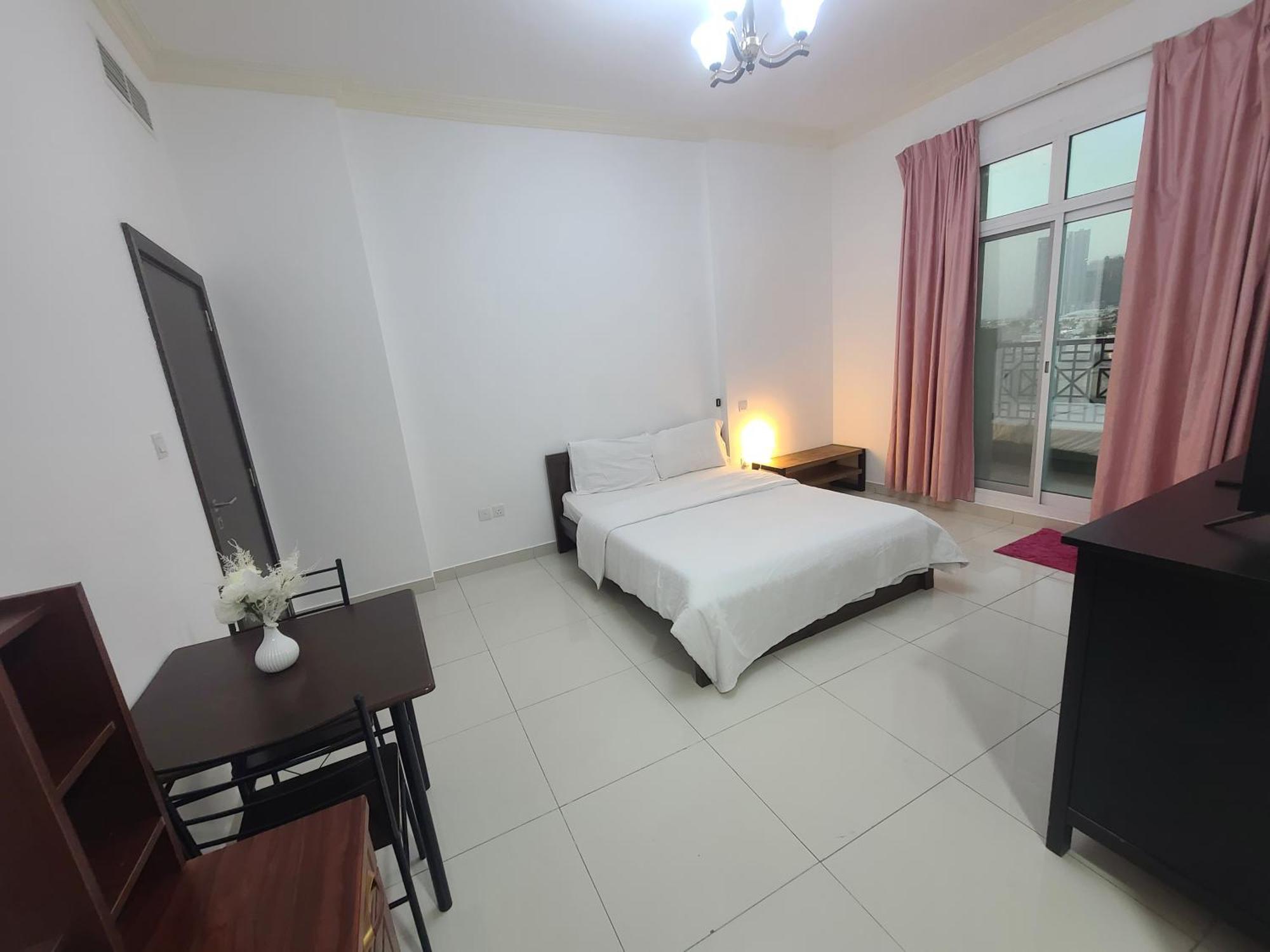 Cozy Rooms And Small Partitions For Men Guests In Dubaj Kültér fotó