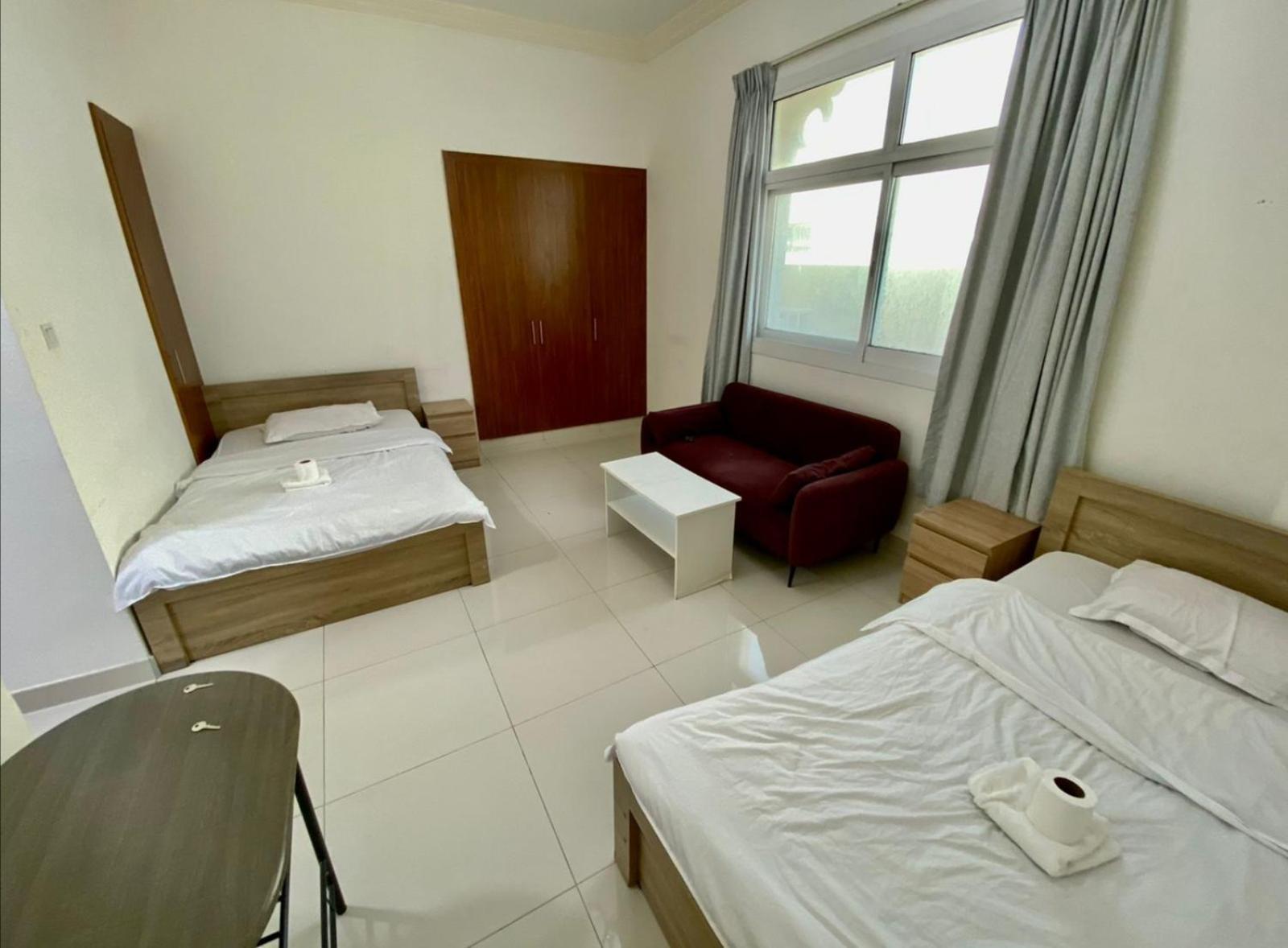 Cozy Rooms And Small Partitions For Men Guests In Dubaj Kültér fotó